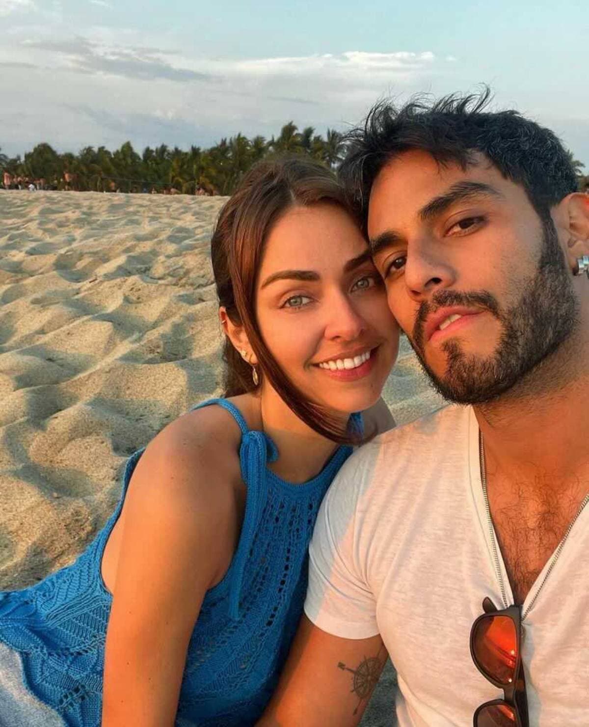 Claudia Martín celebra los 40 años de su novio en la playa