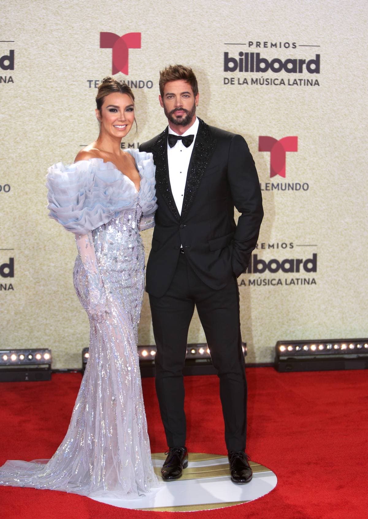 ¿William Levy y Elizabeth Gutiérrez se tiran indirectas en las redes?