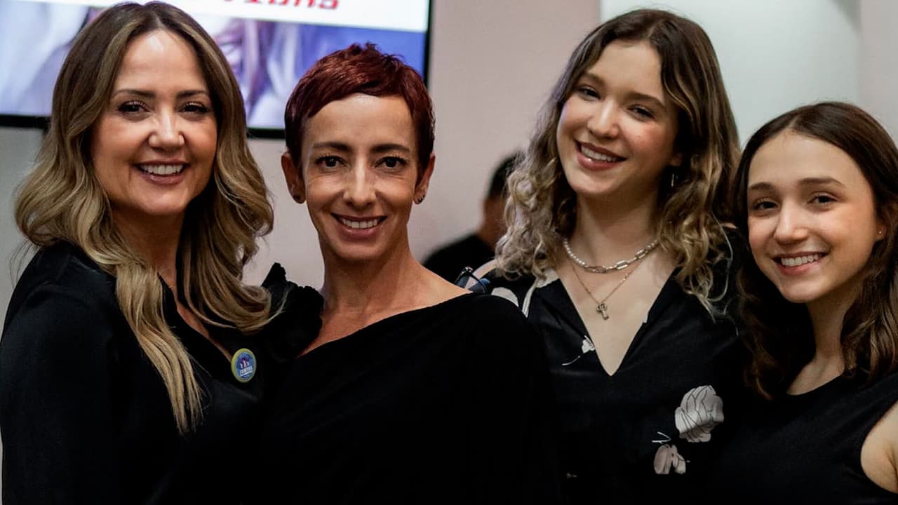 Andrea Legarreta tiene una prima que parece su gemela perdida
