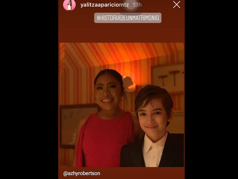 En otra fotografía, Yalitza posó junto a Azhy Robertson, actor de la película ‘Historia de un matrimonio’. “Qué honor conocer y conversar con la nominada al Oscar y embajadora de buena voluntad de la UNESCO, Yalitza Aparicio, esta noche”, escribió el intérprete de 12 años en su respectiva cuenta de Instagram en su encuentro en la fiesta organizada por Netflix, donde la intérprete usó otro vestido rojo con detalles de olanes.