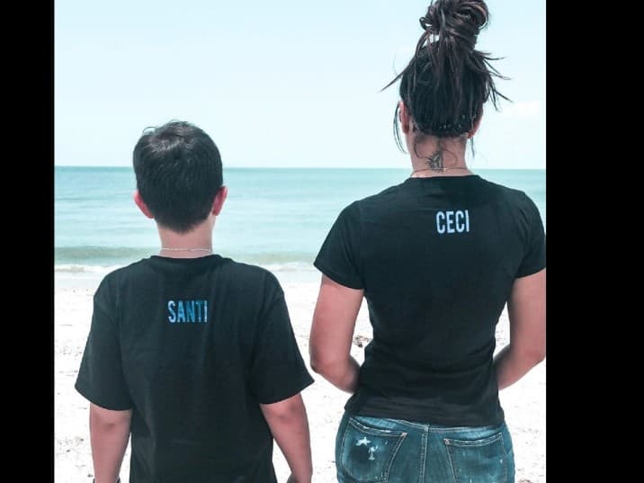 Pero de acuerdo con una declaración que hizo su famosa madre hace unos días, la situación está por cambiar, pues Cecilia aseguró que Santiago quiere incursionar en el mundo del espectáculo como influencer.