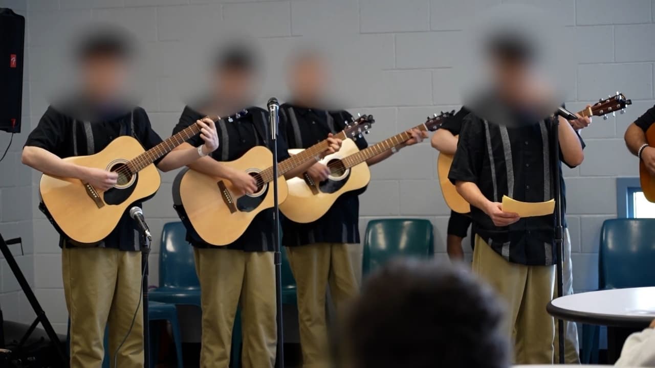 Música: la nueva alternativa de terapia en el centro de detención para menores en Maricopa