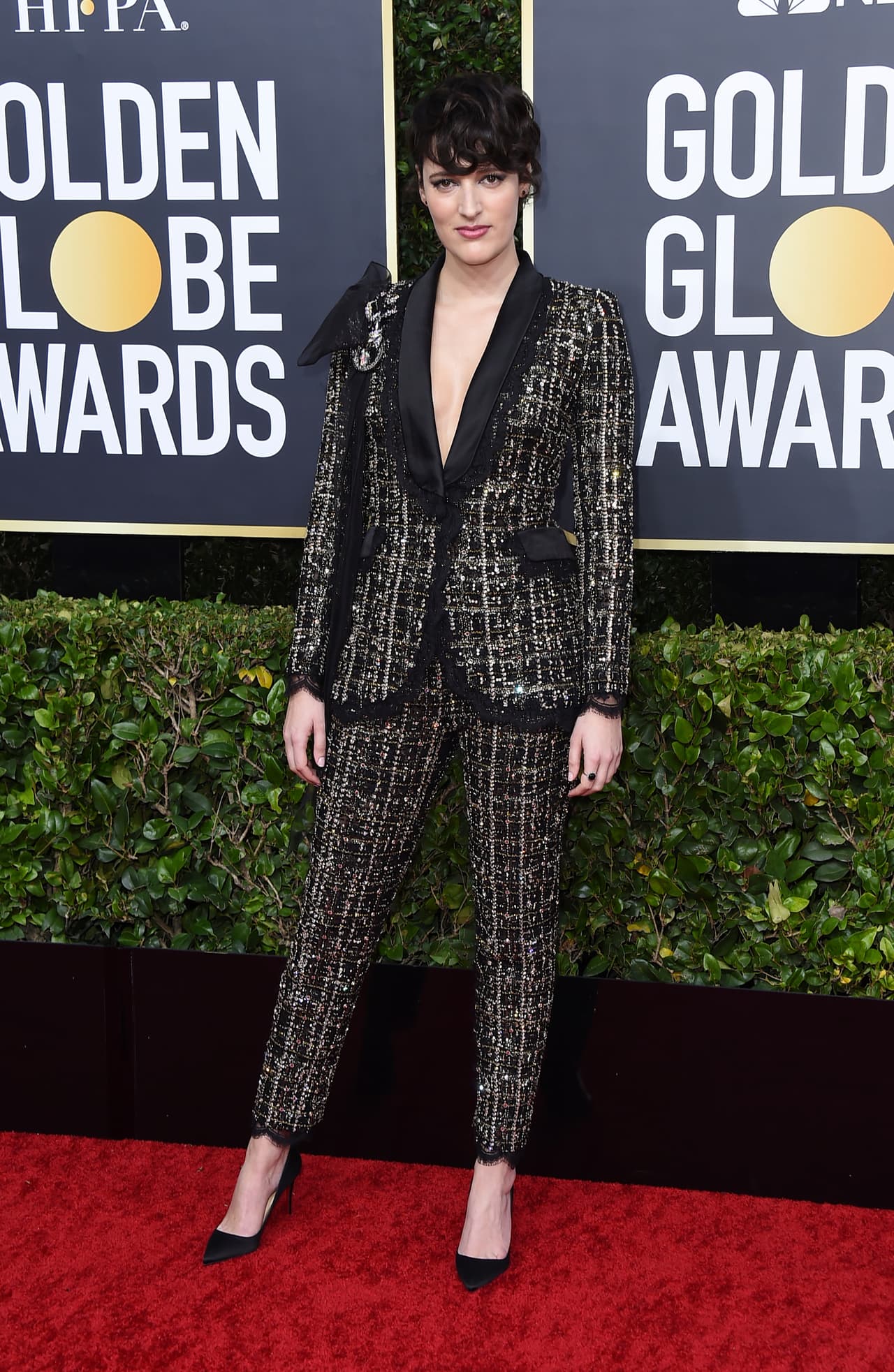 Phoebe Waller-Bridge rompió estereotipos con un traje, que después anunció que será subastado para ayudar por los incendios de Australia.