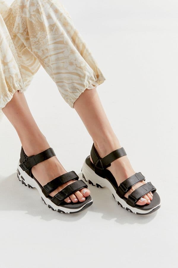 Sandalias Skechers en Urban Outfiters.