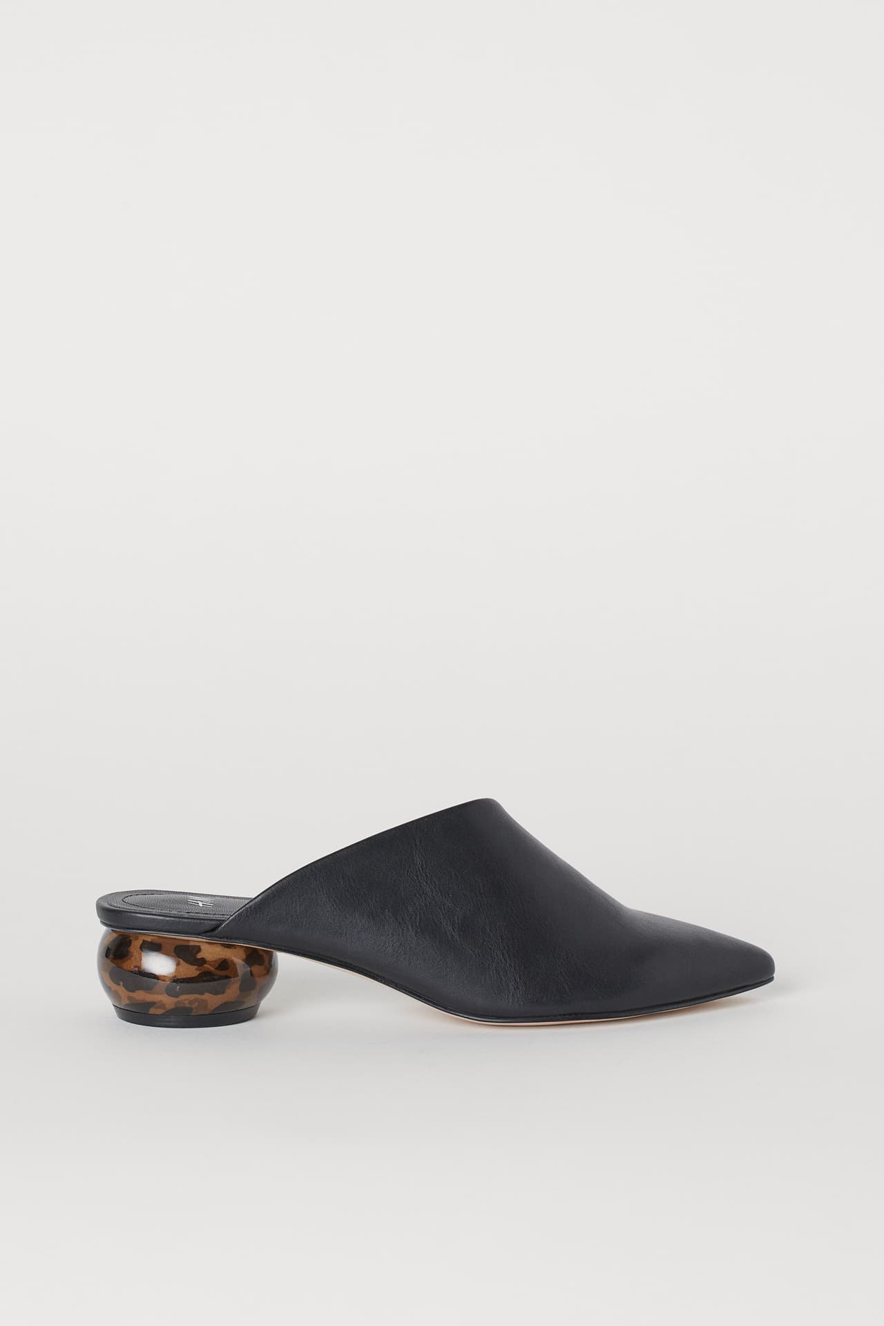 Tacones bajos con diseo statement