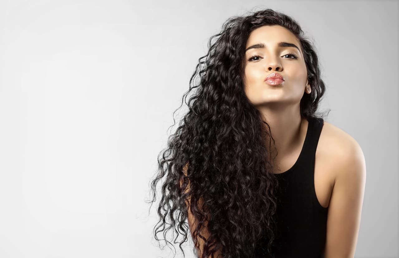 Te damos seis consejos para resaltar tu piel morena y por supuesto, tu belleza natural. ¡Checa la galería!