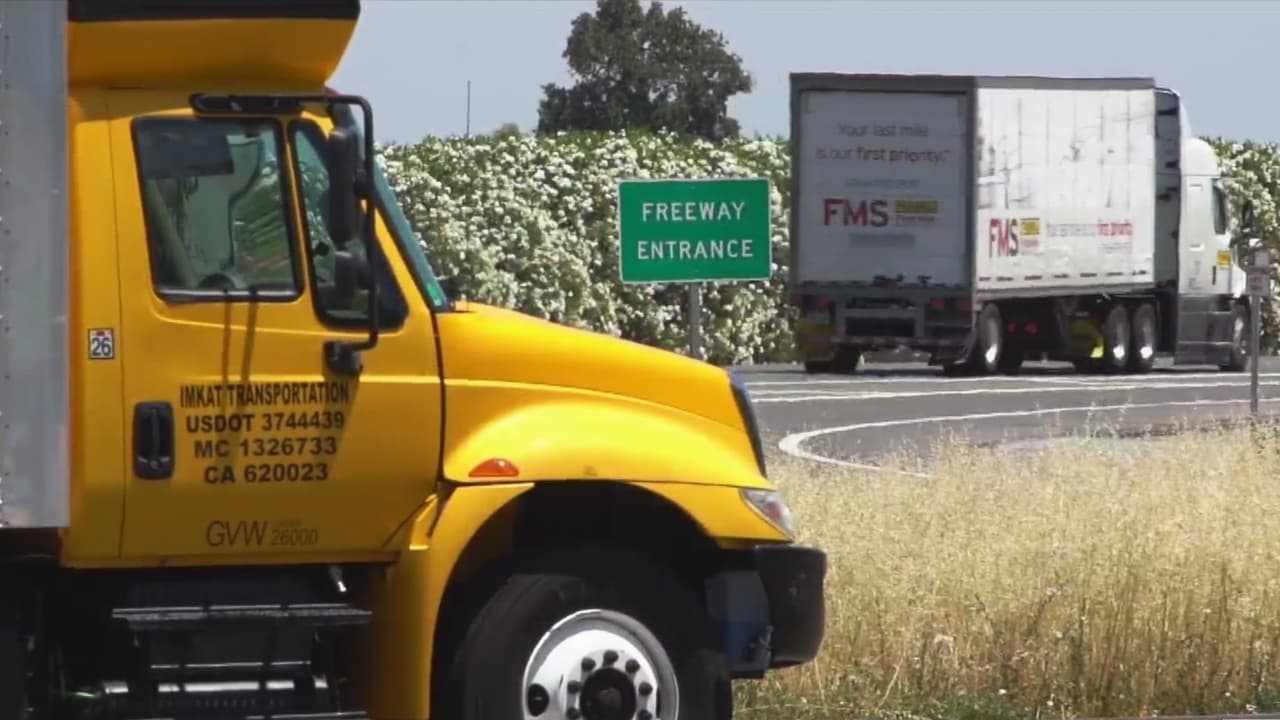 Multas o retiros de licencias para camioneros que no hablen inglés en California