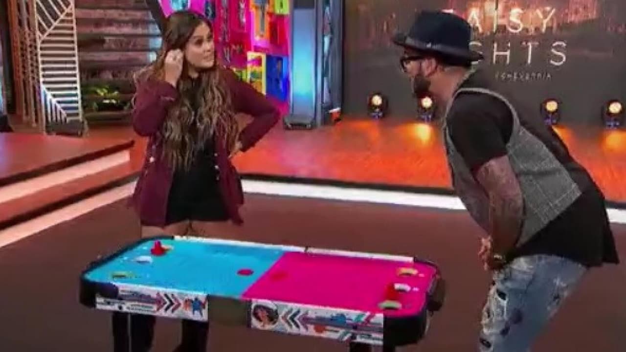 Mariana Echeverría y Faisy se enfrentan en una partida de hockey