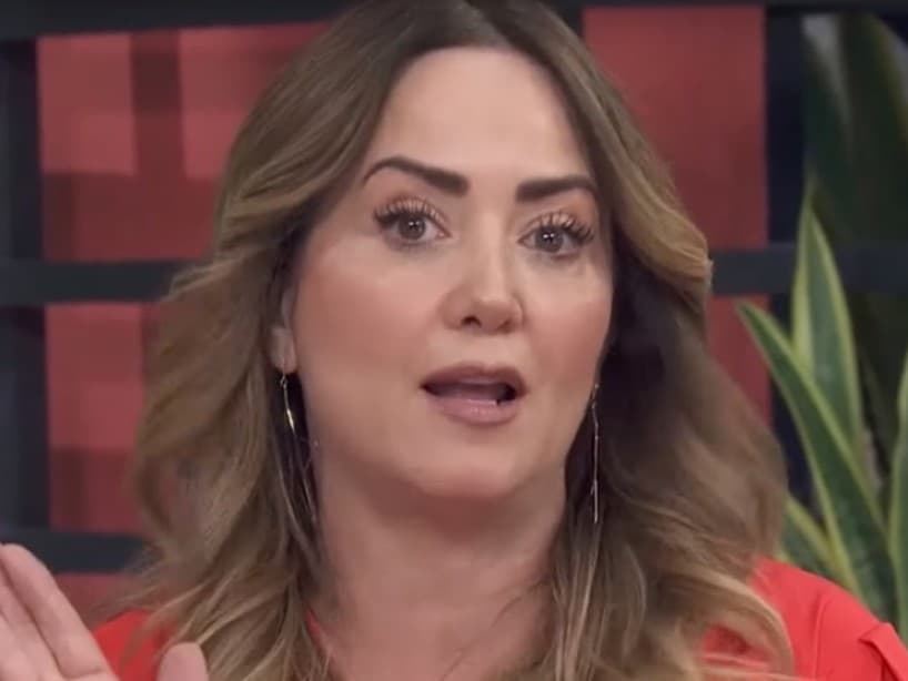 En el 2019, 
<b>Andrea Legarreta</b> se pronunció en contra del ex conductor de Televisa luego de que el ofreciera una entrevista en la que atacaba a la conductora. 
<a href="https://www.unicable.tv/programas/u-news/enojada-y-con-lagrimas-andrea-legarreta-se-defiende-de-alfredo-adame-urge-poner-fin-a-la-violencia-de-genero">En su momento</a>, enojada y con lágrimas, ella respondió a la difamación: “He defendido la unión familiar, a los valores, pero, sobre todo, he hecho énfasis en que nada justifica la violencia en todas sus manifestaciones y, por supuesto, menos el maltrato a las mujeres. Y lo que está sucediendo, esas declaraciones del señor Alfredo Adame, señoras, señores: es violencia de género”.