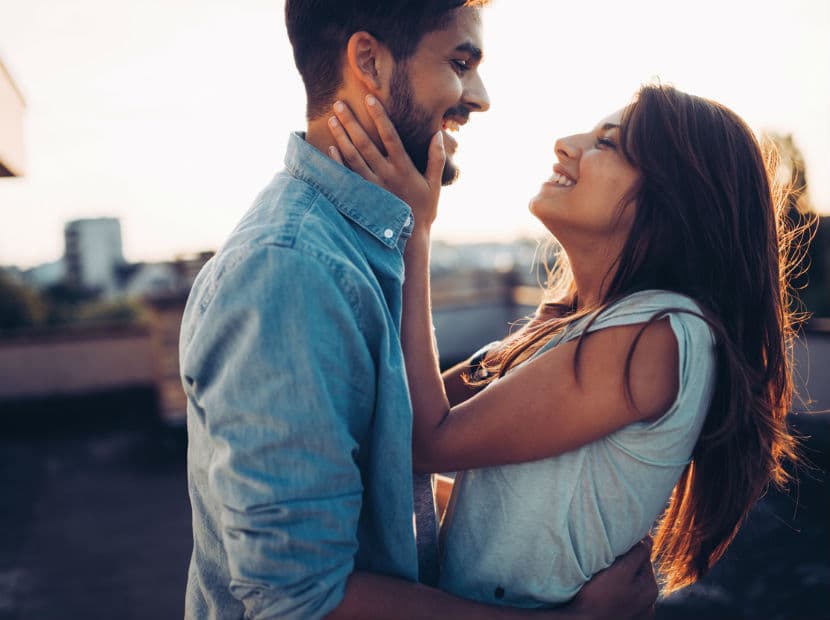 Si buscas al amor de tu vida, programa a tu cuarzo tomándolo entre tus manos para que te ayude en tu objetivo.