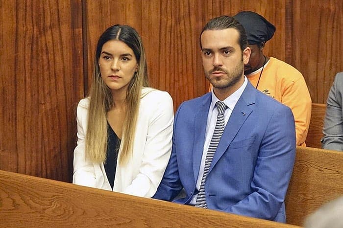8 de abril: Acompañado de su abogado, Bruce Lehr, y su esposa, Ana Araujo, Lyle se presentó en la corte en punto de las 9 de la mañana, donde, Alan Fine, el nuevo juez a cargo del caso, fijó una fianza de 50 mil dólares para que el actor conservara su libertad condicional inmediata.