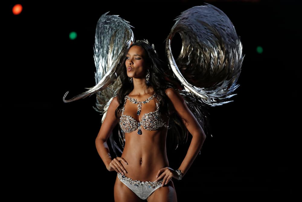 Lais Ribeiro lució un brasier de 2 millones de dólares