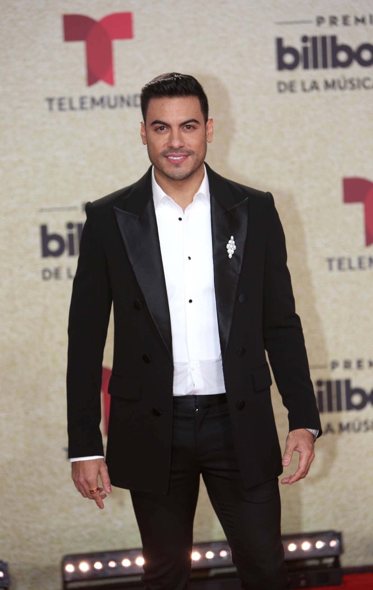 Carlos Rivera le dedica emotivo mensaje de despedida a su papá