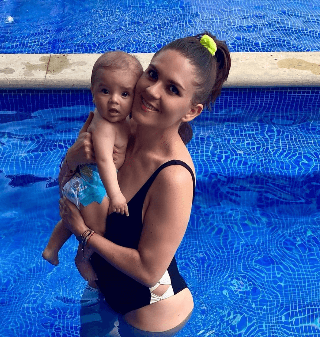 Maximiliano fue el nombre que 
<b>Zoraida Gómez </b>eligió para su primogénito, el cual llegó al mundo el pasado 9 de septiembre a través de parto natural. Meses antes, la actriz de ‘Rebelde’ dio la feliz noticia a través del programa ‘Hoy’, en una entrevista que le realizó Andrea Escalona.
<br>