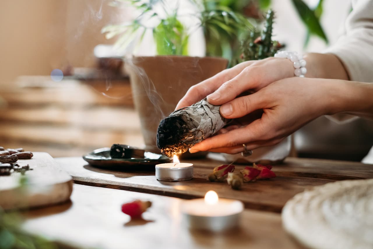 Horóscopos 1 de diciembre: Ritual para recargar energía e iniciar el mes