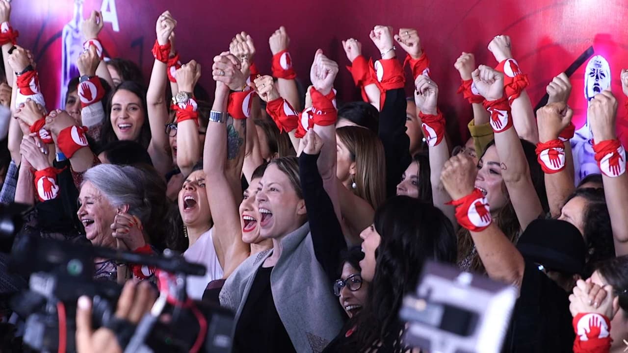 Protestan por equidad de género en cine mexicano durante premios Ariel
