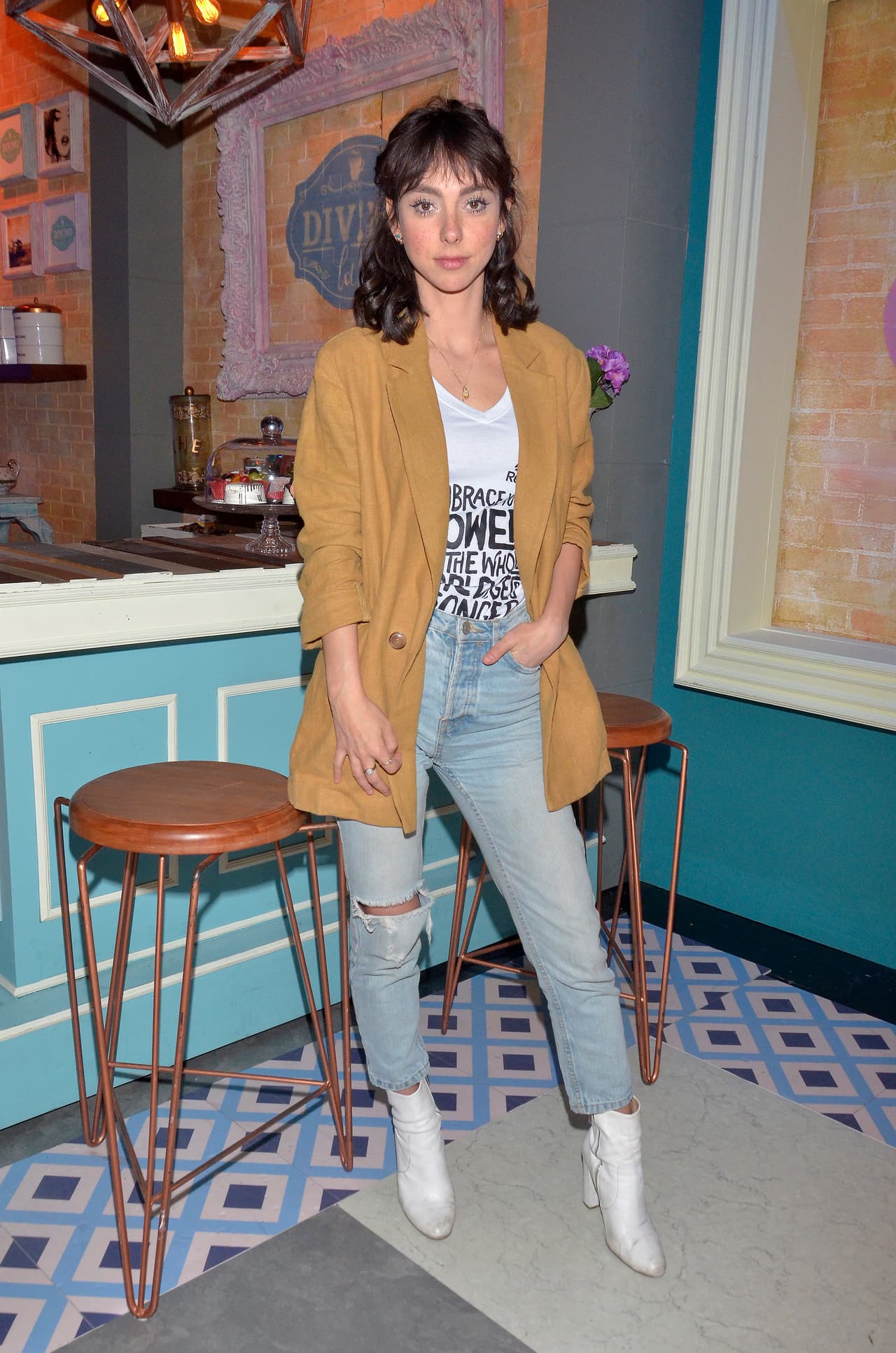 El regreso de los pantalones a la cintura o mom jeans ha sido el descubrimiento milennial, cambiado los looks semi formales desde entonces.