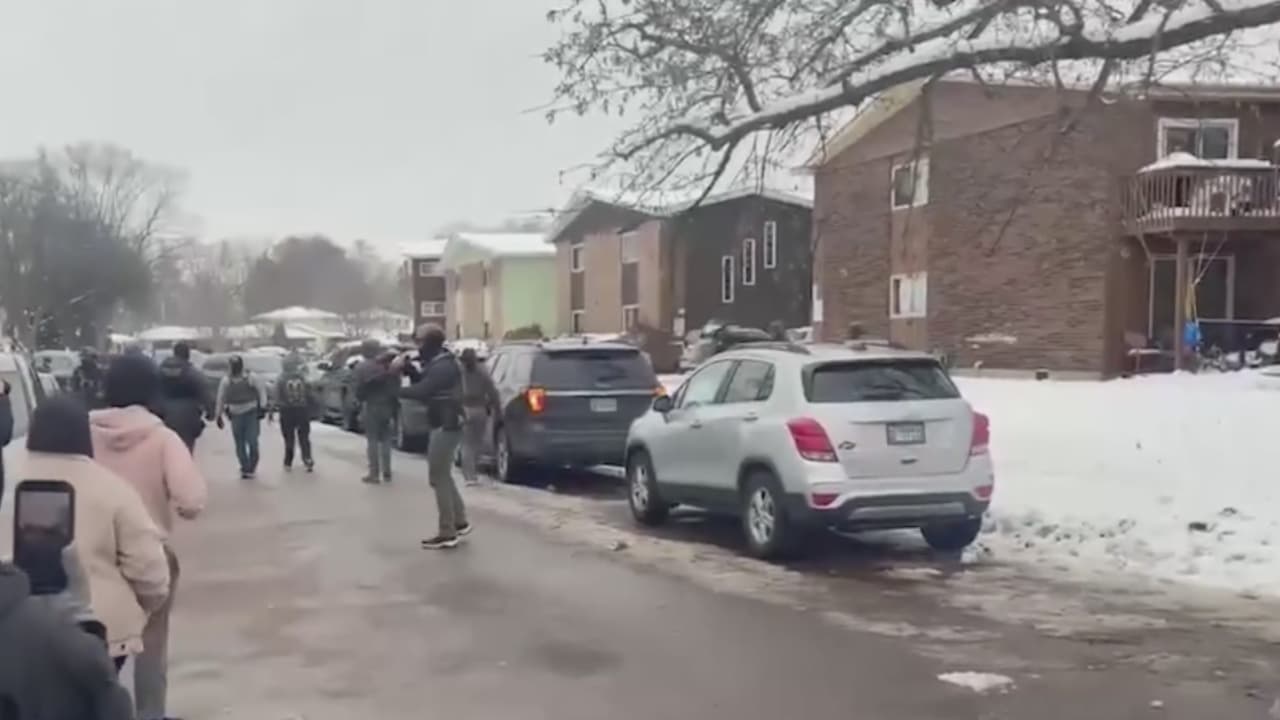 Enfrentamiento entre la comunidad y agentes federales en Elgin termina en ataque con gas lacrimógeno