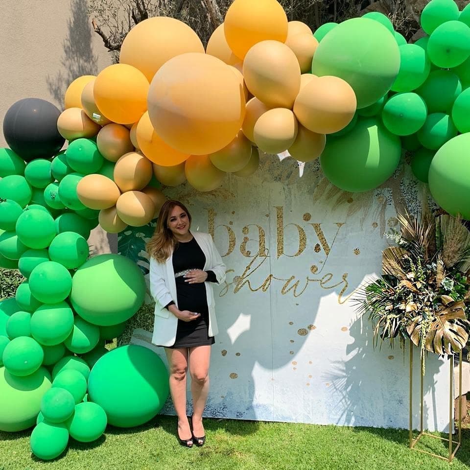 Este fin de semana, Sherlyn celebró su primer baby shower. Con siete meses de embarazo y un bronceado de envidia, la actriz celebró una fiesta rodeada de sus amigas.