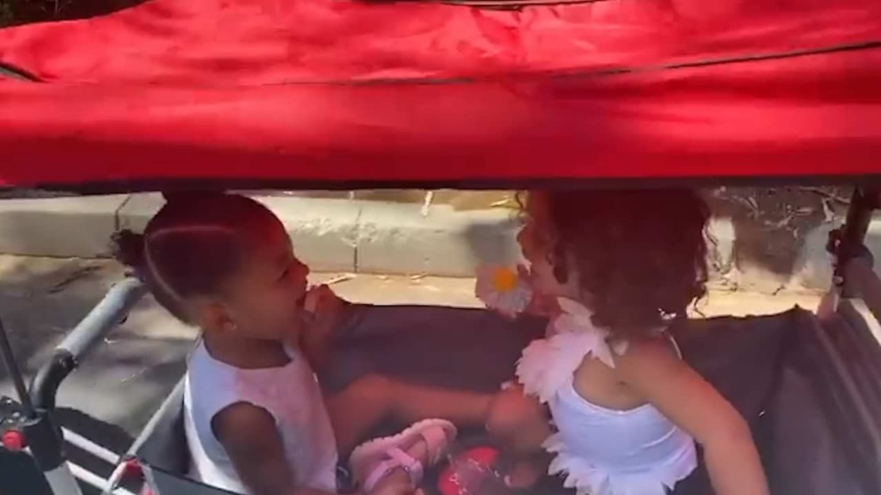 Video: Muere de ternura con la divertida plática entre Stormi y Chicago, hijas de Kylie Jenner y Kim Kardashian
