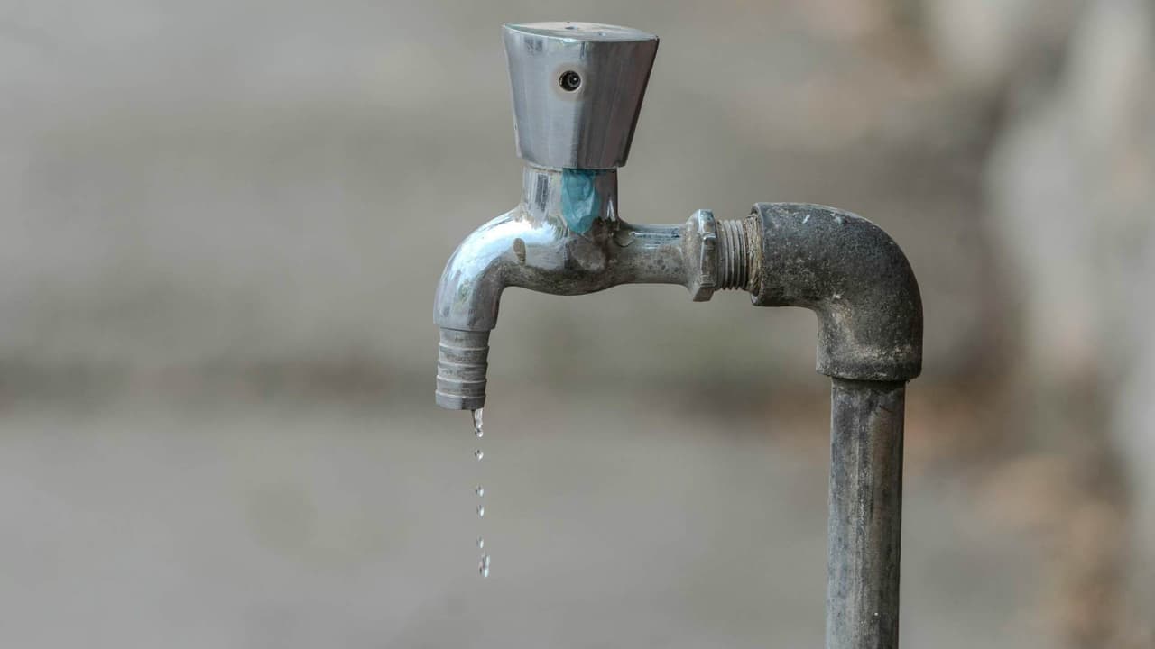 Vecinos del Condado Kerr molestos tras cinco días sin suministro de agua potable; ¿A qué se debió?