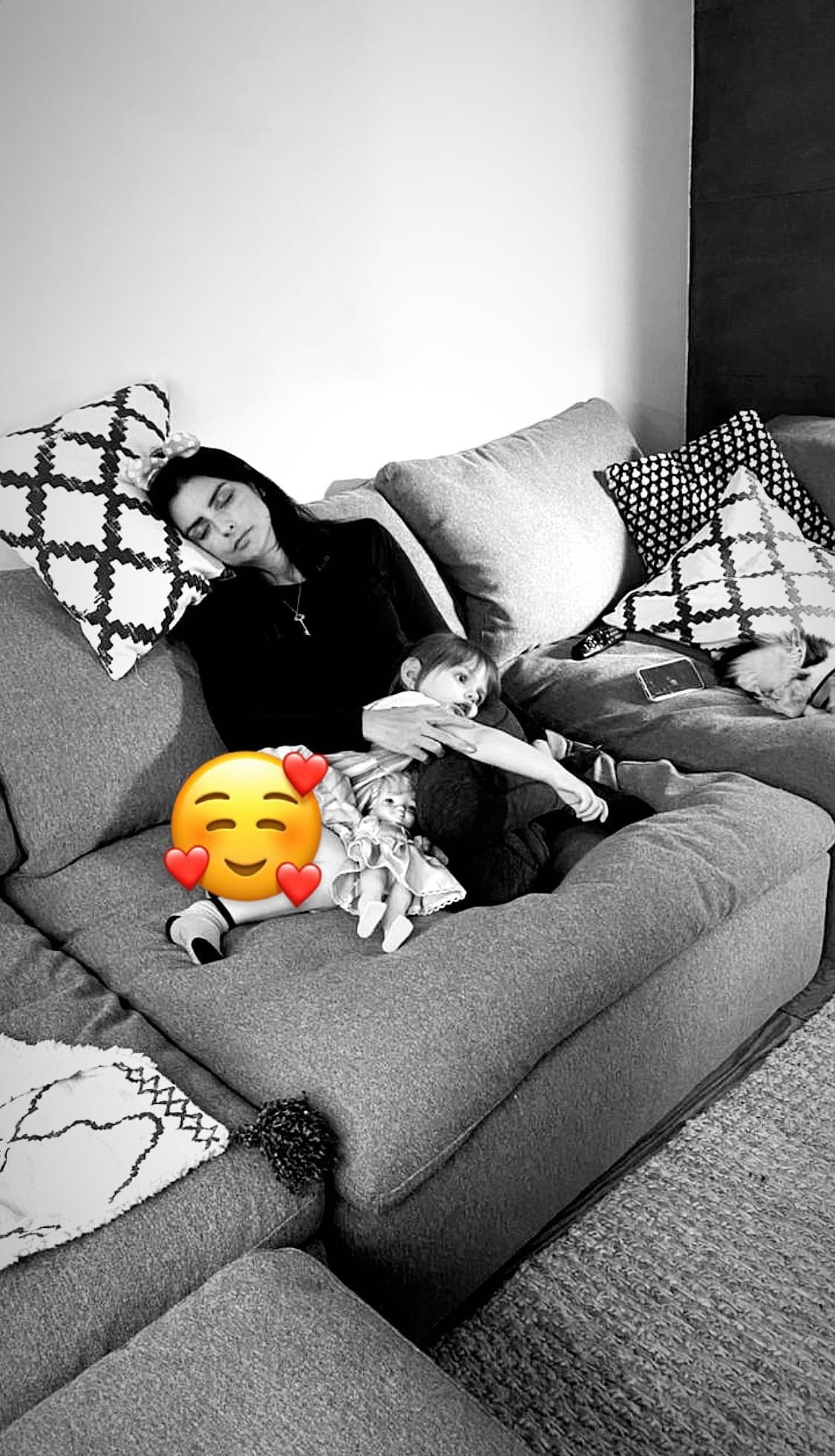 Aislinn Derbez enterneció las redes con foto junto a su hija, Kailani.