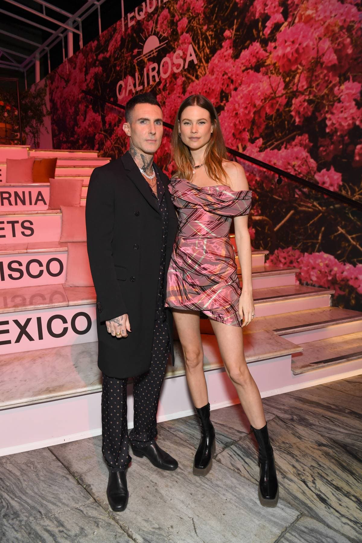 Adam Levine y Behati Prinsloo fueron captados juntos pese a escándalo