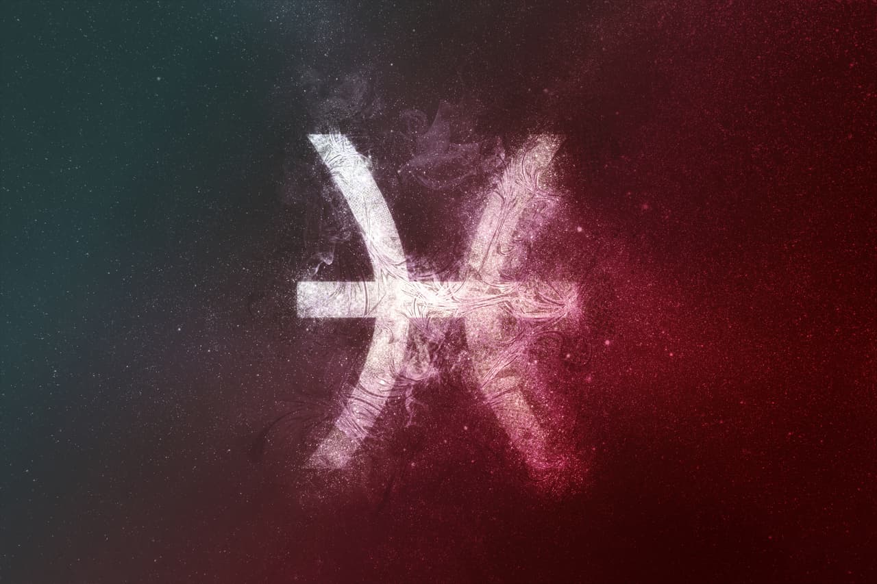 Piscis A piscis le sale la carta del Caballero de Copas invertida y esta carta les dice que van a estar manejados por todas sus emociones. Son personas muy emocionales y el próximo año esto seguirá así, pero sí se les recomienda que usen un poco más la cabeza que el corazón para resolver ahí los problemillas que se le puedan presentar.
