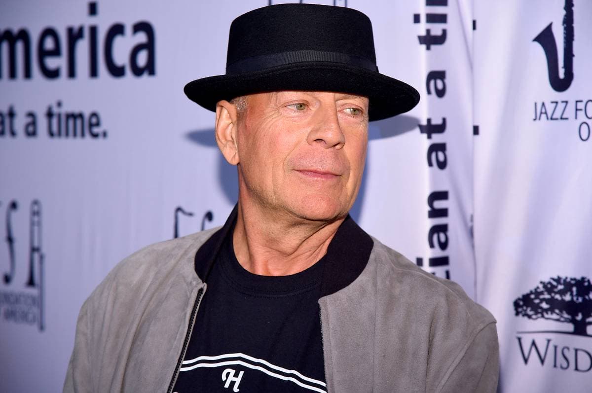 Bruce Willis reaparece más delgado tras su diagnóstico y de su retiro de la actuación