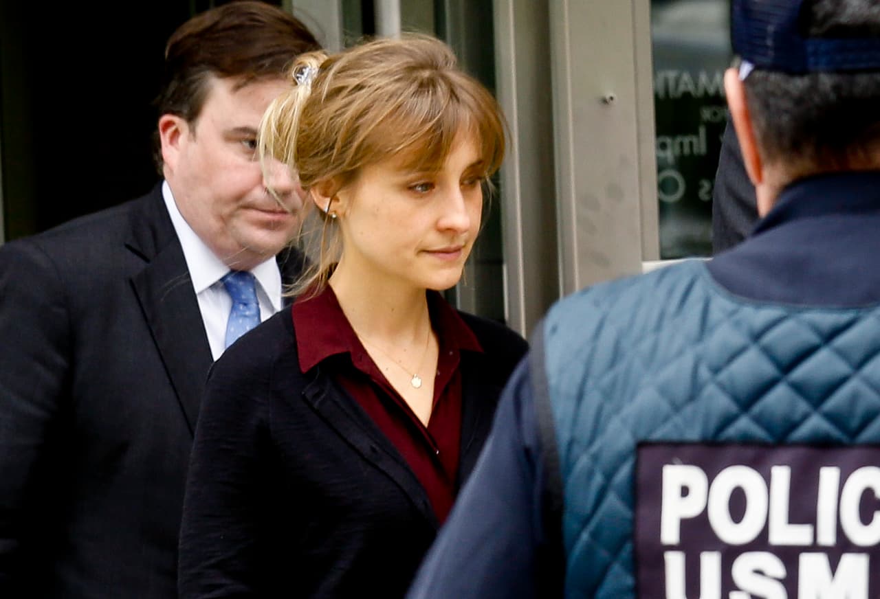 Actress Allison Mack, center, leaves after a hearing in Brooklyn Federal Court, Friday May 4, 2018, in New York. The former "Smallville" actress and Keith Raniere, the leader of the self-help group NXIVM are charged with coercing women who joined the organization, into becoming a part of a secret sub-group where they were expected to act as "slaves" and engage in sex acts. (AP Photo/Bebeto Matthews)