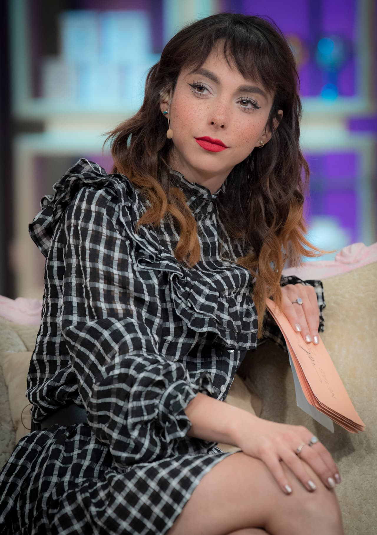 Desde el maquillaje hasta el manicure, el estilo de Natalia es un balance entre la informalidad y lo clásico.