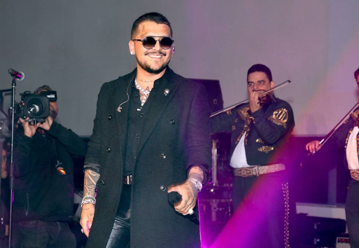 Christian Nodal enfureció y corrió a fans de concierto por esta razón