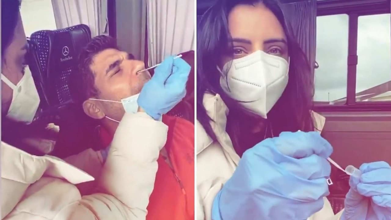 Aislinn Derbez le hace de ‘doctora’ y muestra que sabe hacer las pruebas de Covid-19