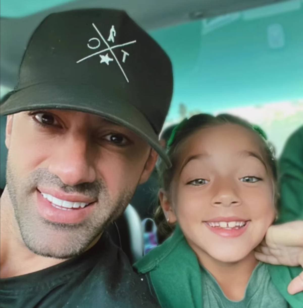 Toni Costa presume su viaje a España con su hija Alaïa