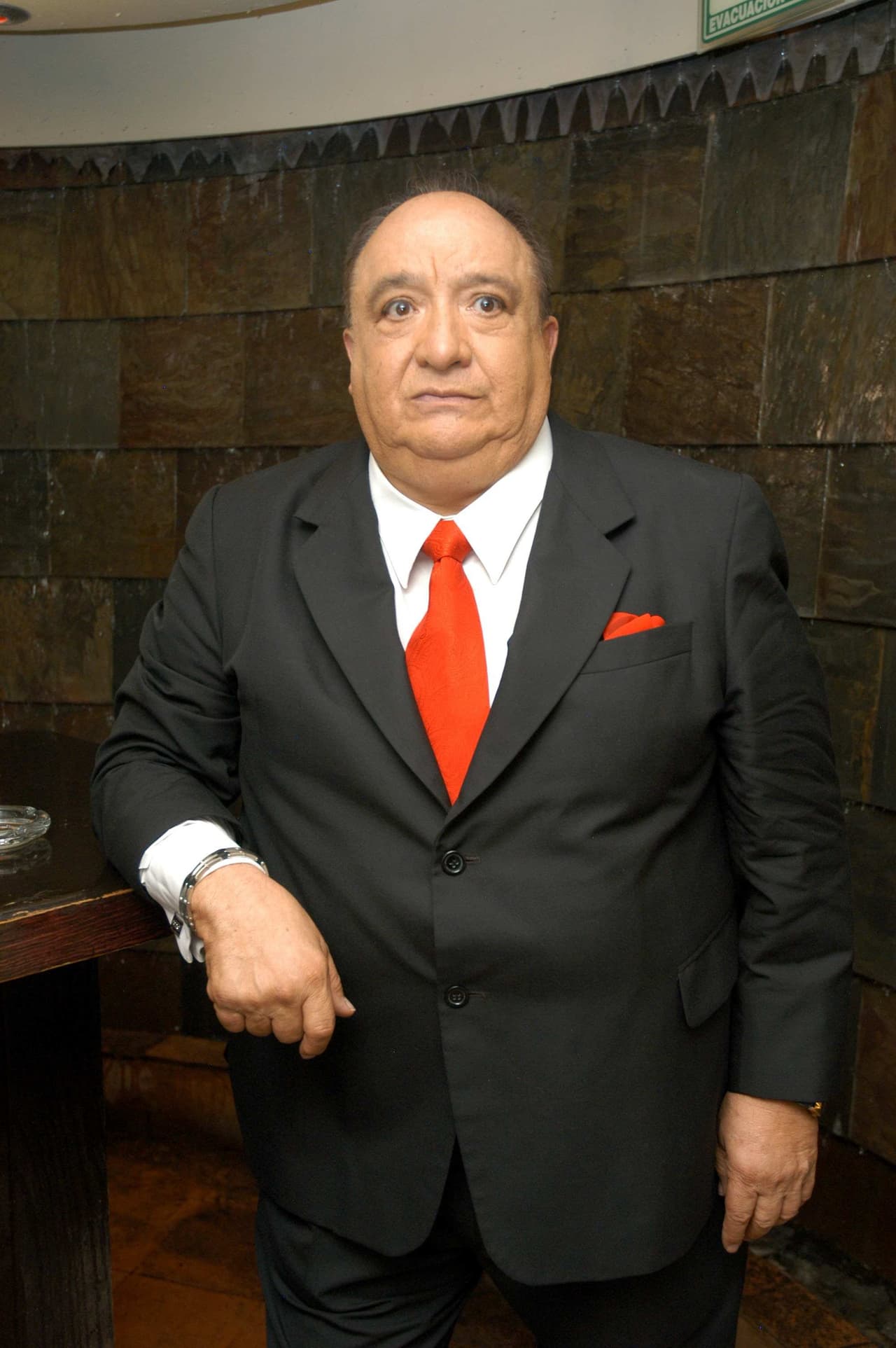 Luis de Alba es hospitalizado