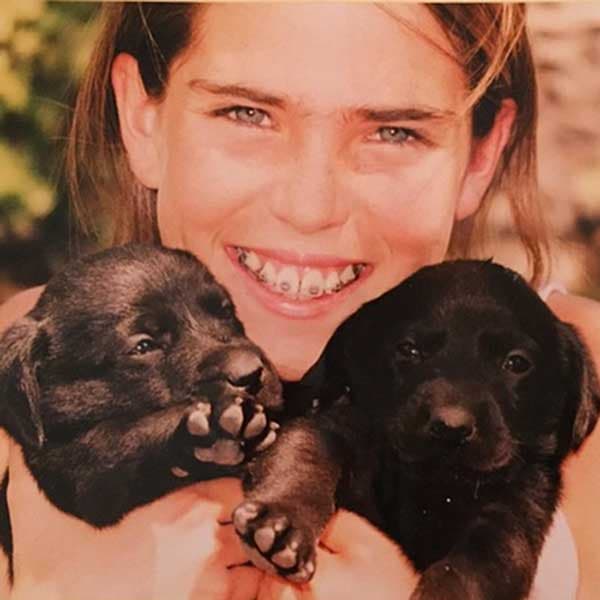 A diferencia de algunos actores contemporáneos, Karla Souza pasó su niñez alejada de los reflectores y foros de televisión.