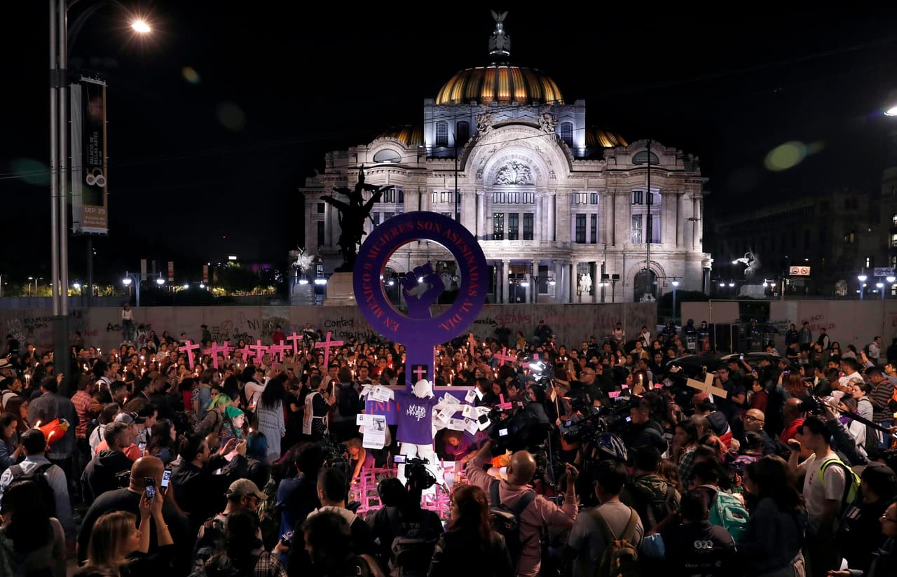 De acuerdo a cifras de la ONU, en México 9 mujeres son asesinadas diariamente, mientras que al año, 87 mil mueren por homicidio en el mundo; siendo América Latina y el Caribe, donde se encuentran 14 de los 25 países con mayor número de feminicidios a nivel global.
