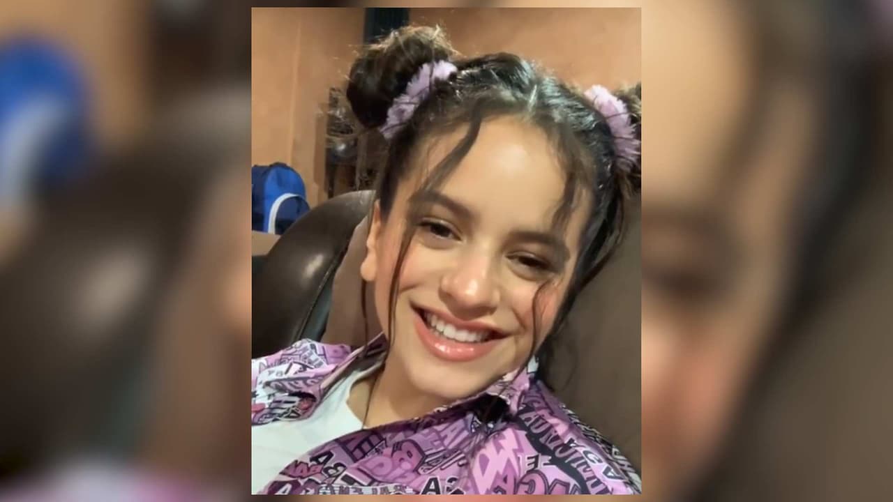 Así se veía Rosalía de niña, mientras se aburría en sus clases de música