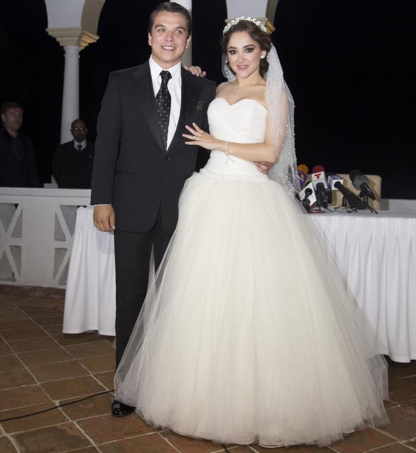 Más tarde, la también conductora volvió a encontrar el amor con el político Gerardo Islas. Y más tarde, el 2013 se casaron por el civil en Cancún, Quintana Roo. Pero tras una crisis de pareja, el matrimonio llegó a su fin en 2015.