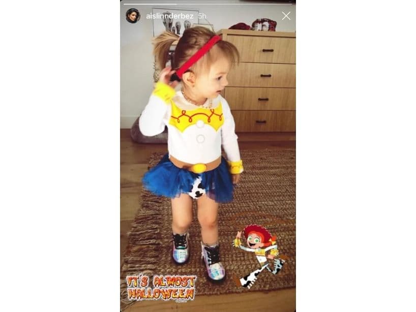 Aislinn Derbez publicó una historia en Instagram en la que se ve a su hija, Kailani Ochmann Derbez, disfrazada de Jessy “la vaquerita”, personaje de Toy Story.