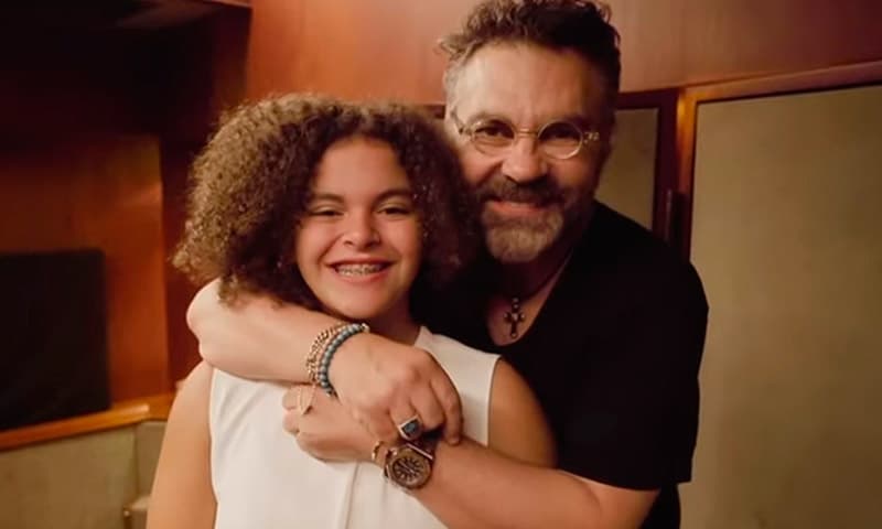 Lucero y Mijares tuvieron una hija a la que llamaron como la mamá. La ahora adolescente además de heredar el carisma de su padre, ella tiene un enorme parecido a su padre, pues sus ojos, cejas y frente son similares.
<br>