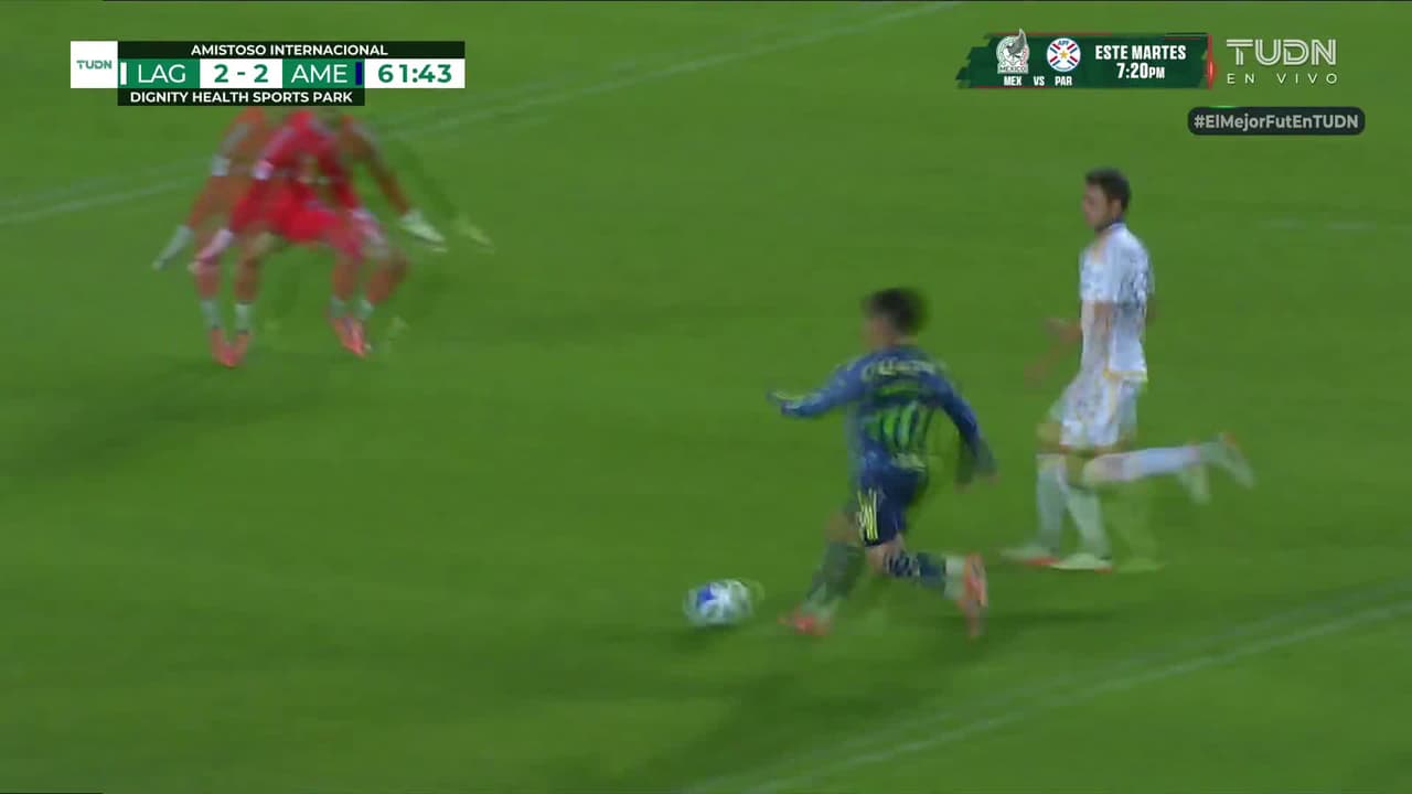 ¡Se salva el Galaxy! Zendejas remata apenas por un lado de la portería