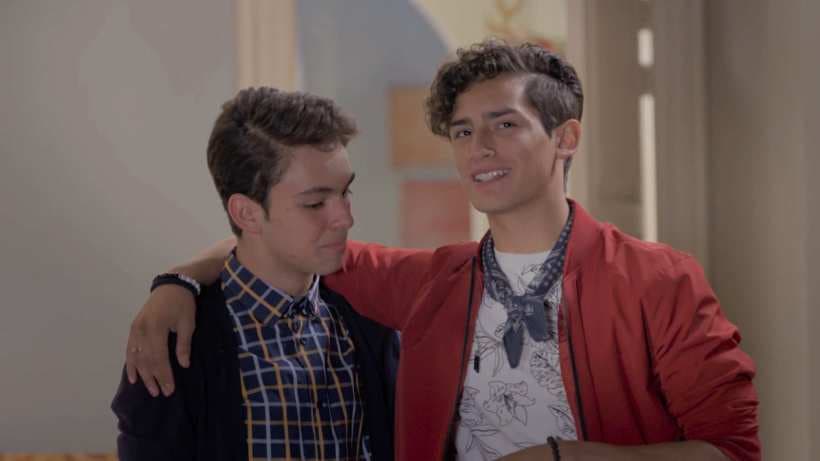 <b>Juntos el corazón nunca se equivoca (2018) Blim </b>
<br> El fenómeno Aristemo vio consolidar a una de las parejas gay más emblemáticas de la televisión mexicana en la telenovela de Televisa, “Juntos el corazón nunca se equivoca”. La serie sigue la historia de dos jóvenes de la CDMX que, tras enamorarse el uno del otro, deben enfrentar hasta el más mínimo sentimiento de duda y miedo antes de aceptar su orientación sexual con el apoyo de su familia.