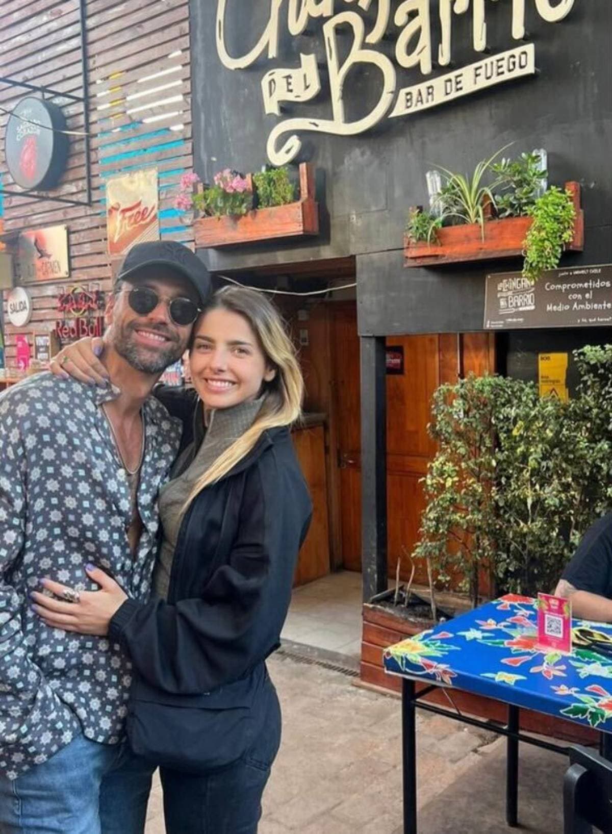 Michelle Renaud y Matías Novoa celebran 6 meses de relación con un viaje a Chile