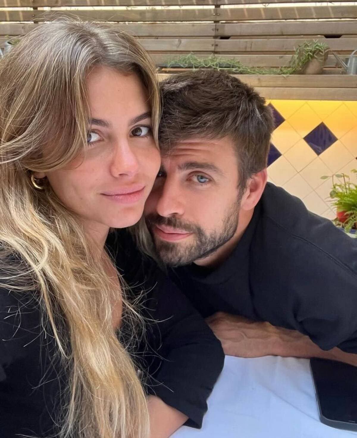 Piqué y Clara Chía no esconden su amor