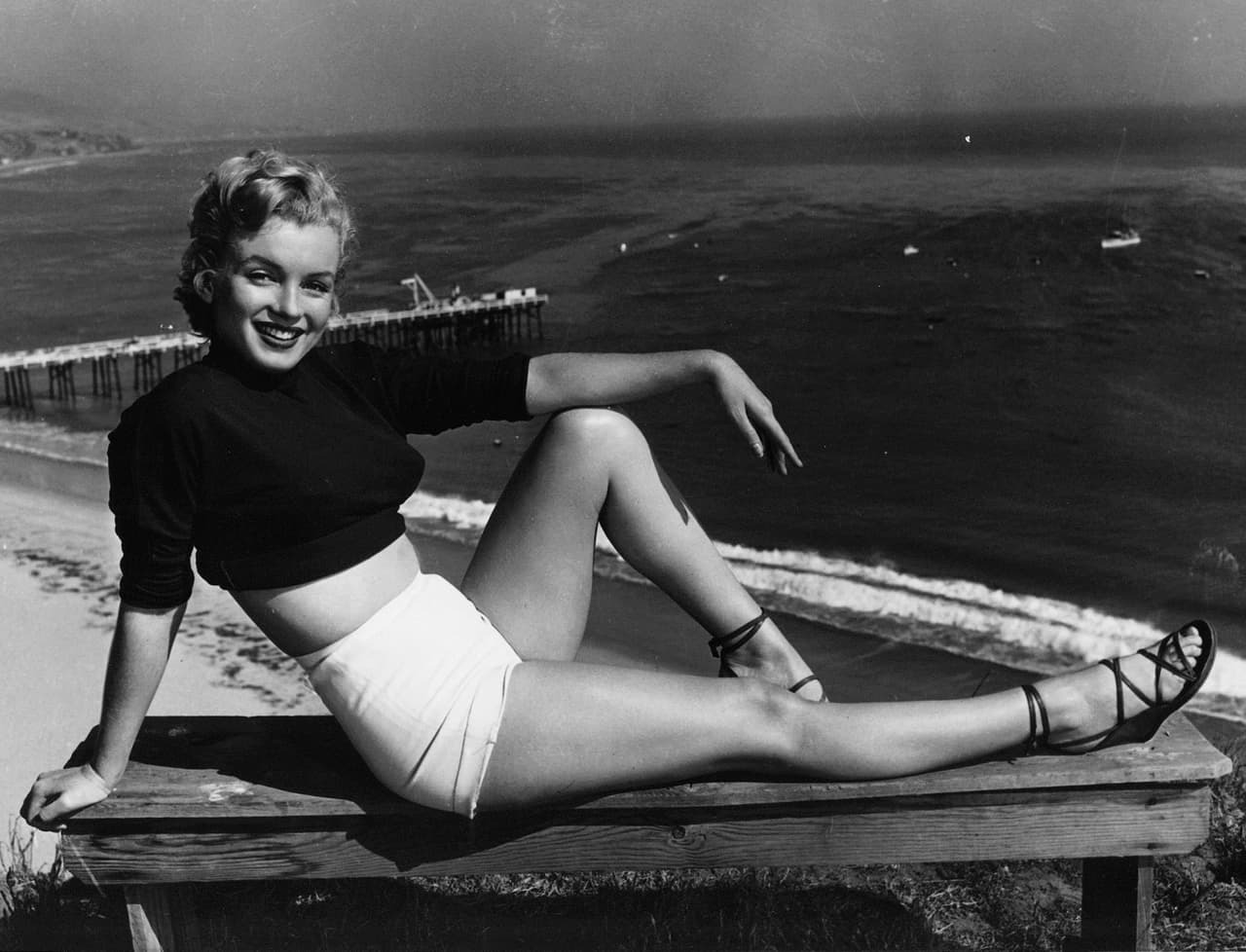 Lamentablemente, este problema ha existido por décadas e incluso, Marilyn Monroe sufrió un incidente similar, cuando unas fotos para las que posó desnuda para poder pagar la renta en sus inicios salieron a la luz. "No me averguenzo de eso, yo no hice nada malo, aclaró a la prensa en su momento.