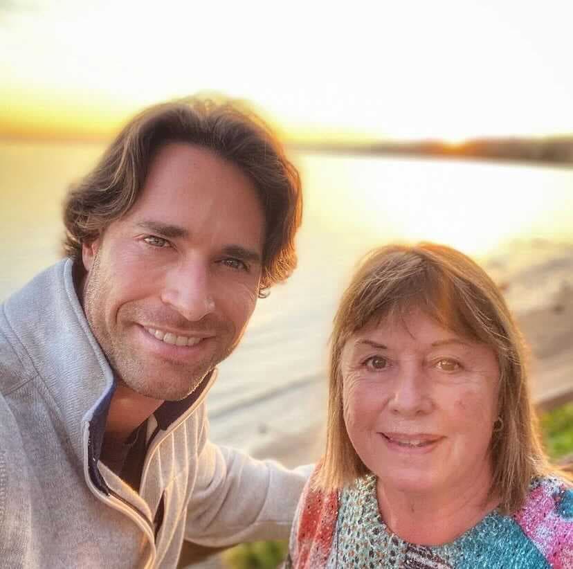 Sebastián Rulli, como siempre, se dirigió a todas las mujeres que son madres, sin dejar pasar también las palabras dedicas exclusivas para su mamá, agradeciéndole todo lo que ha hecho por él y demostrándole el gran cariño que siente por ella. 
<br>
<br>“Gracias mamá por todo el amor que has dado y nos sigues dando. Gracias por habernos inculcado que el amor verdadero es el que se da sin esperar nada a cambio. Te amo mamá!!! Y Feliz Día de las Madres también a todas ustedes que tienen siempre los brazos abiertos y el corazón repleto de amor para sus hij@s. Y para tod@s aquellas que cumplen con el papel de madres, se merecen todo y más!!!”.