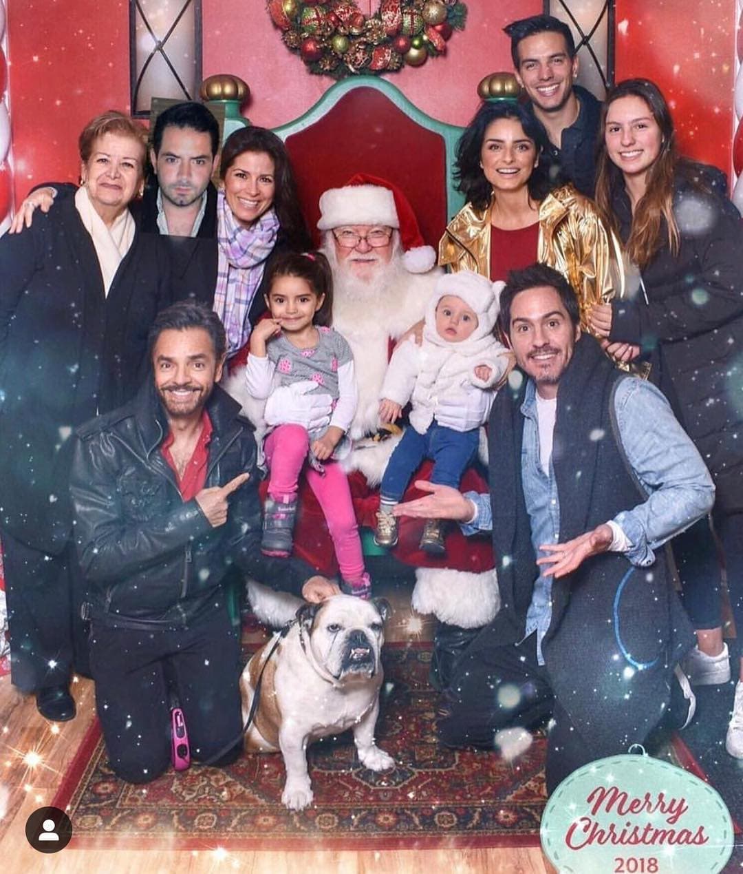 Su relación con los hijos del comediante es muy estrecha. Así lo demostraron en el reality show que filmó la familia durante un viaje familiar: 'De viaje con los Derbez'.