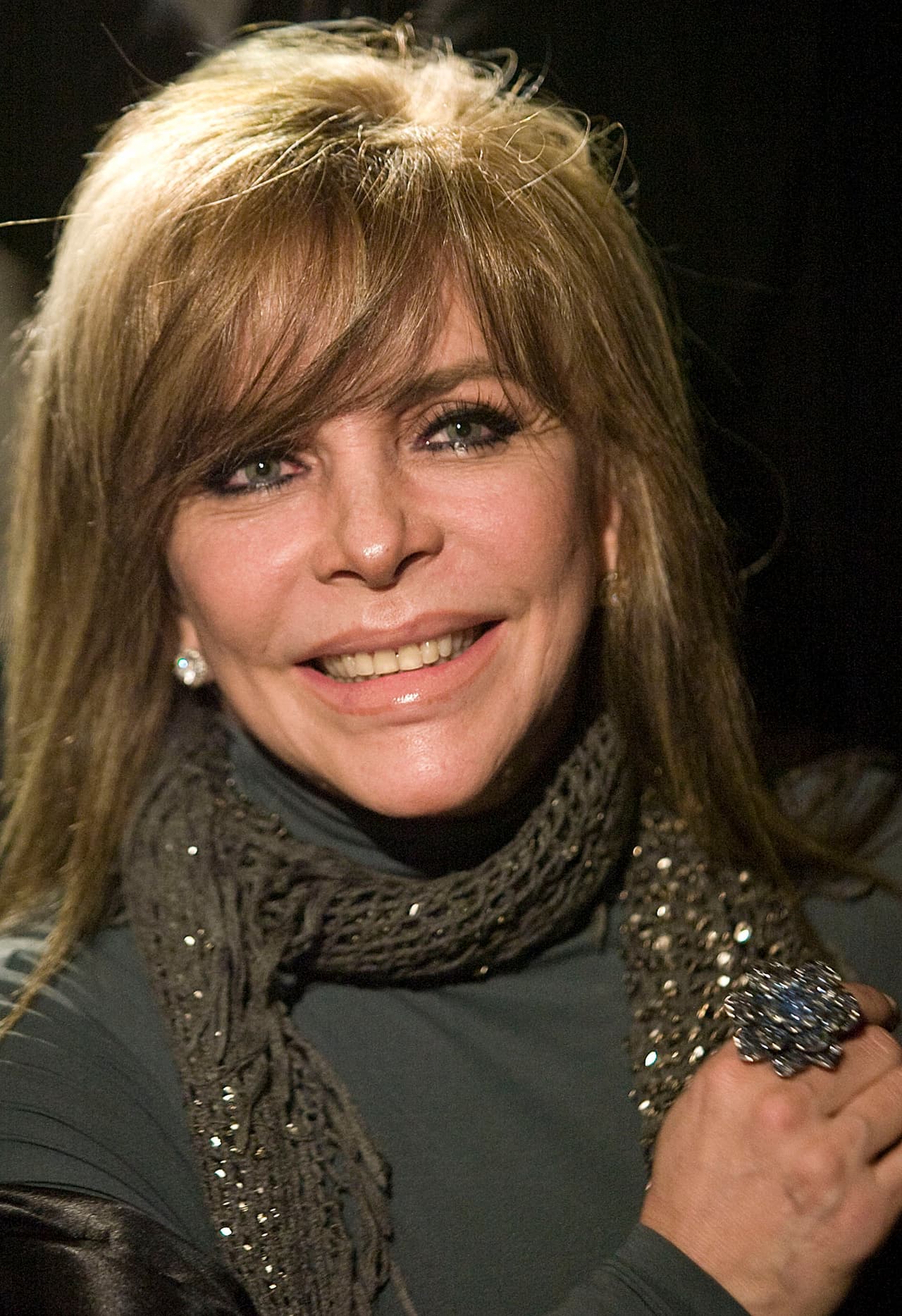 La guapa Verónica ya empezaba a ser reconocida como actriz en fotonovelas cuando estaba estudiando la licenciatura de Relaciones Internacionales en la UNAM, de donde se graduó en 1979. Desde muy chica, Verónica demostró tener mucho talento para aprender, así que no le costó trabajo estudiar actuación, locución y baile desde los 15 años. Así que la carrera universitaria le vino fácil. Su tesis se llamó ‘Organismos Internacionales de Televisión’.
