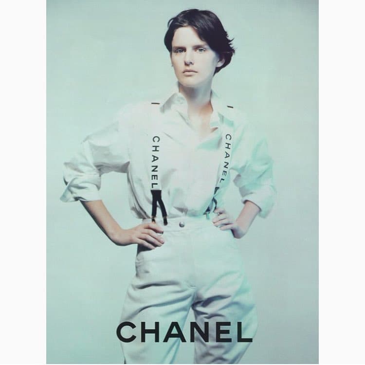 Stella Tennant. El estilo de la británica hipnotizó al diseñador y su look opuesto al de Claudia Schiffer hizo que firmara para Chanel en 1996.